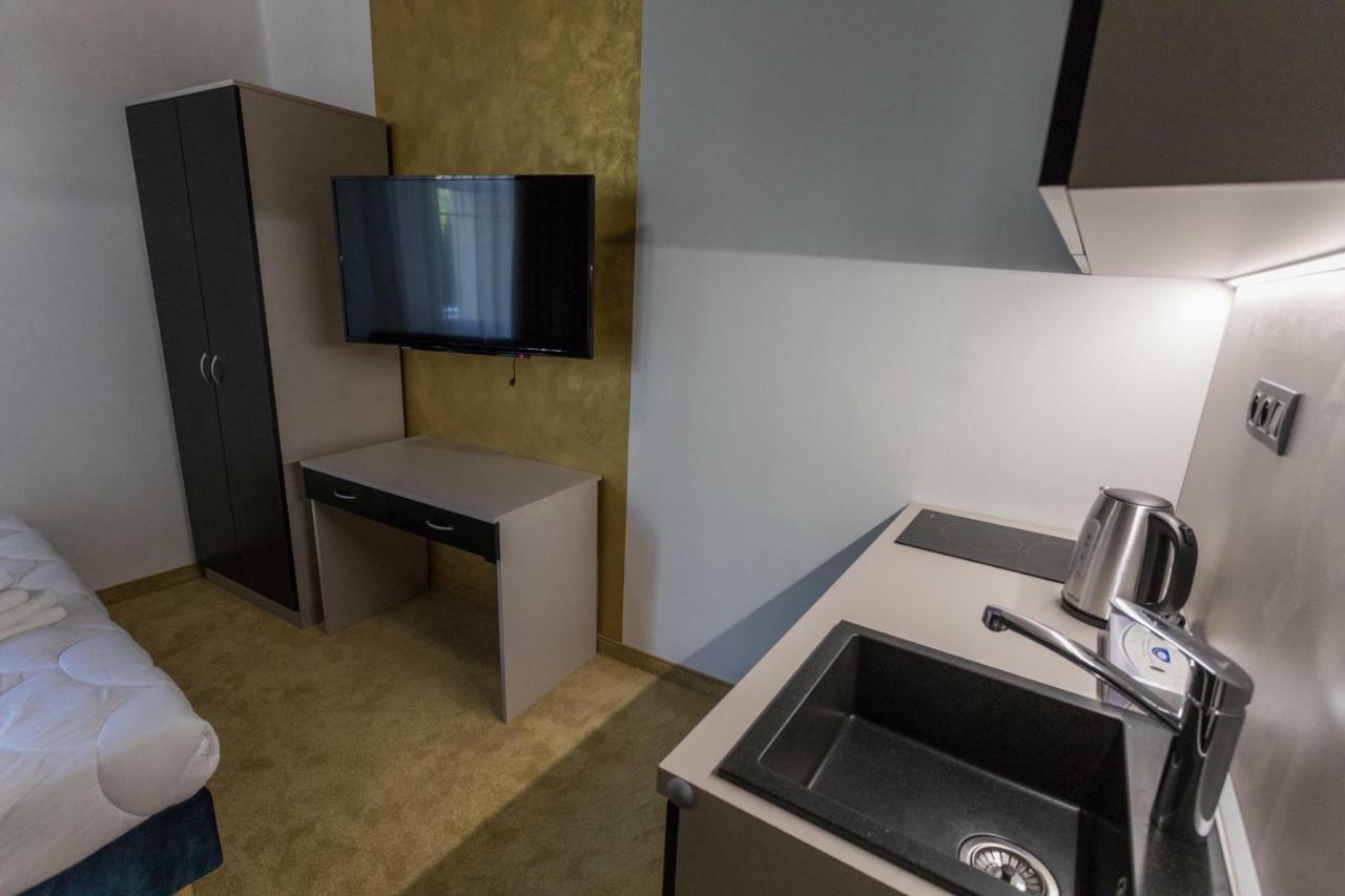Apart Hotel Golden Apartments Кошице Экстерьер фото