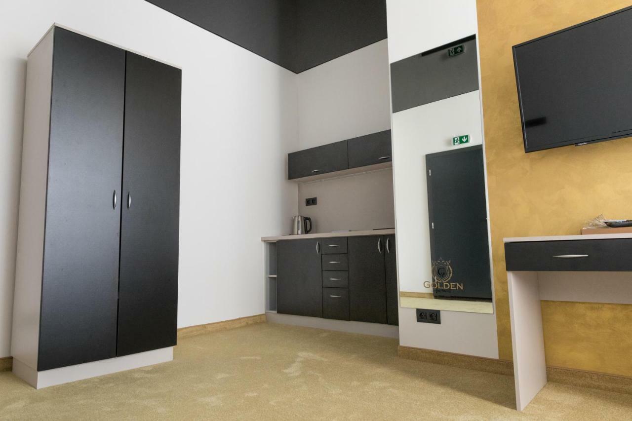 Apart Hotel Golden Apartments Кошице Экстерьер фото
