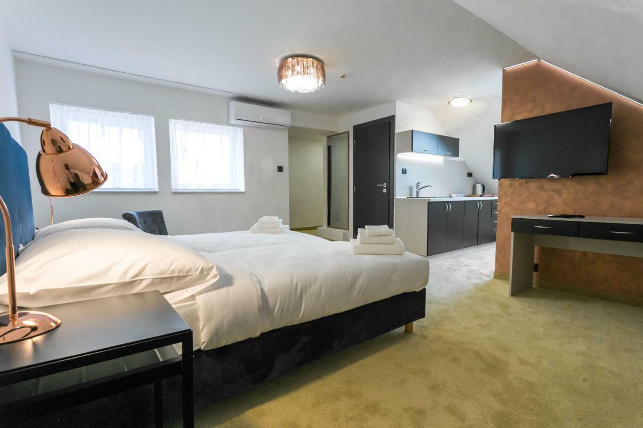 Apart Hotel Golden Apartments Кошице Экстерьер фото
