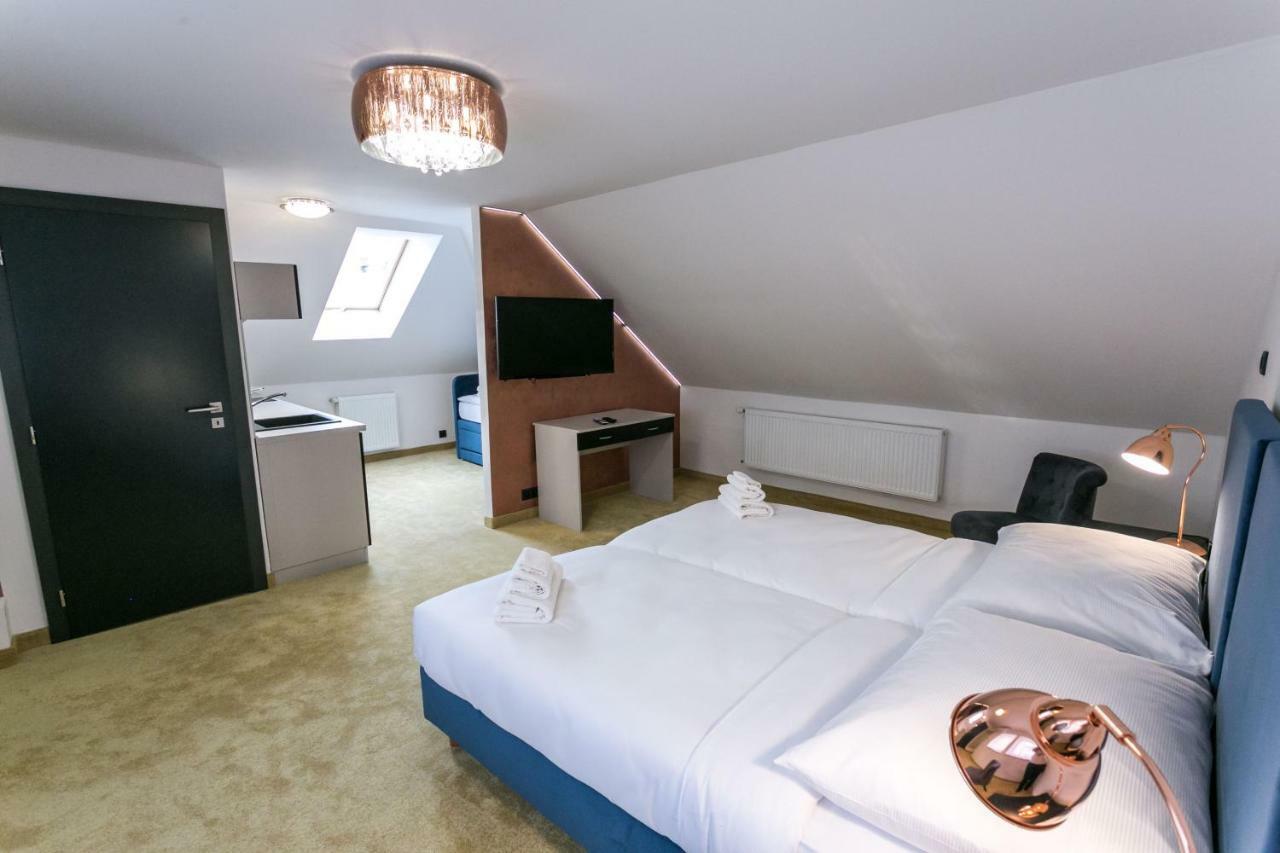 Apart Hotel Golden Apartments Кошице Экстерьер фото