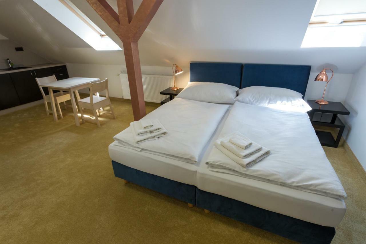 Apart Hotel Golden Apartments Кошице Экстерьер фото