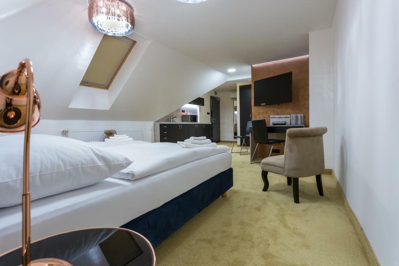 Apart Hotel Golden Apartments Кошице Экстерьер фото