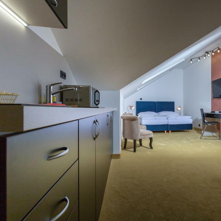 Apart Hotel Golden Apartments Кошице Экстерьер фото