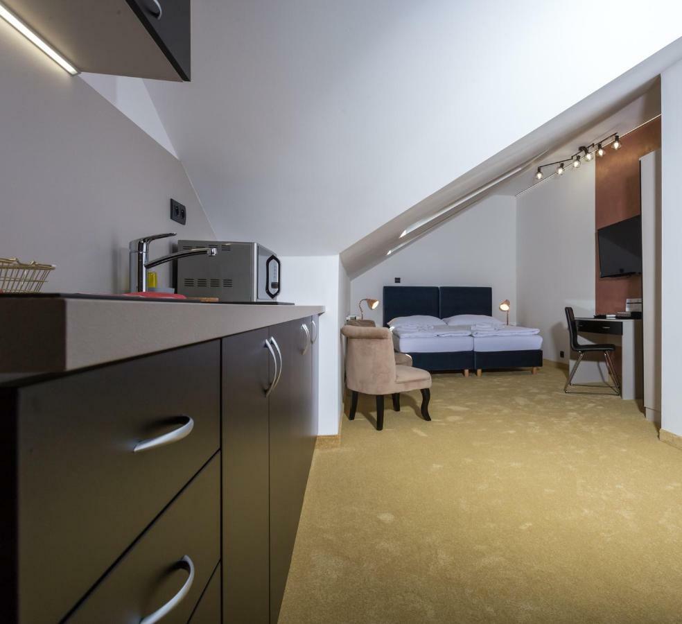 Apart Hotel Golden Apartments Кошице Экстерьер фото
