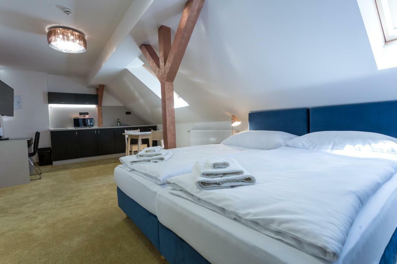 Apart Hotel Golden Apartments Кошице Экстерьер фото