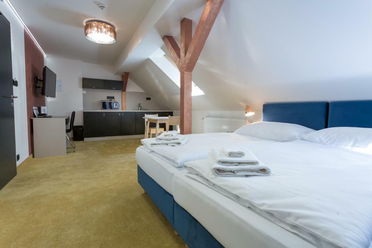 Apart Hotel Golden Apartments Кошице Экстерьер фото
