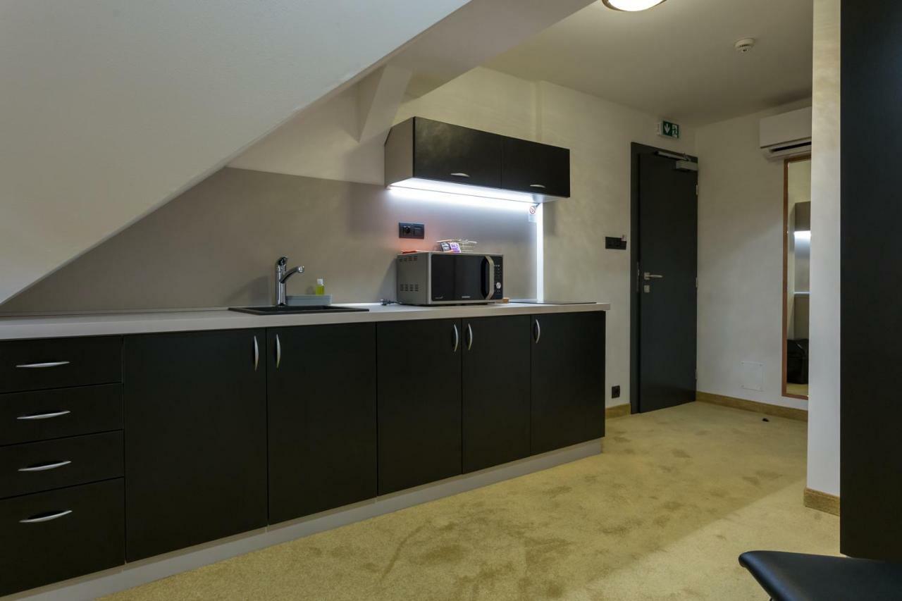 Apart Hotel Golden Apartments Кошице Экстерьер фото